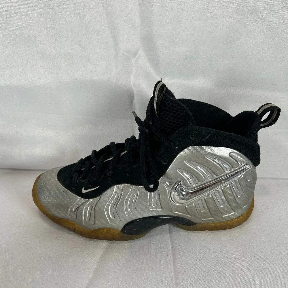 Nike Air Foamposite Pro GS Silver Surfer Metallic Black Gum 644792-007 Size 4.5Y